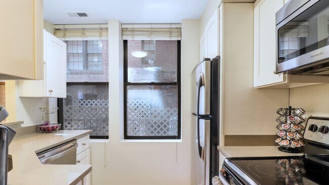 Building Photo - 1812 Vernon St NW