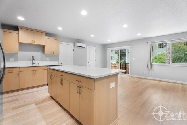 Primary Photo - 4712 NE 37th Ct