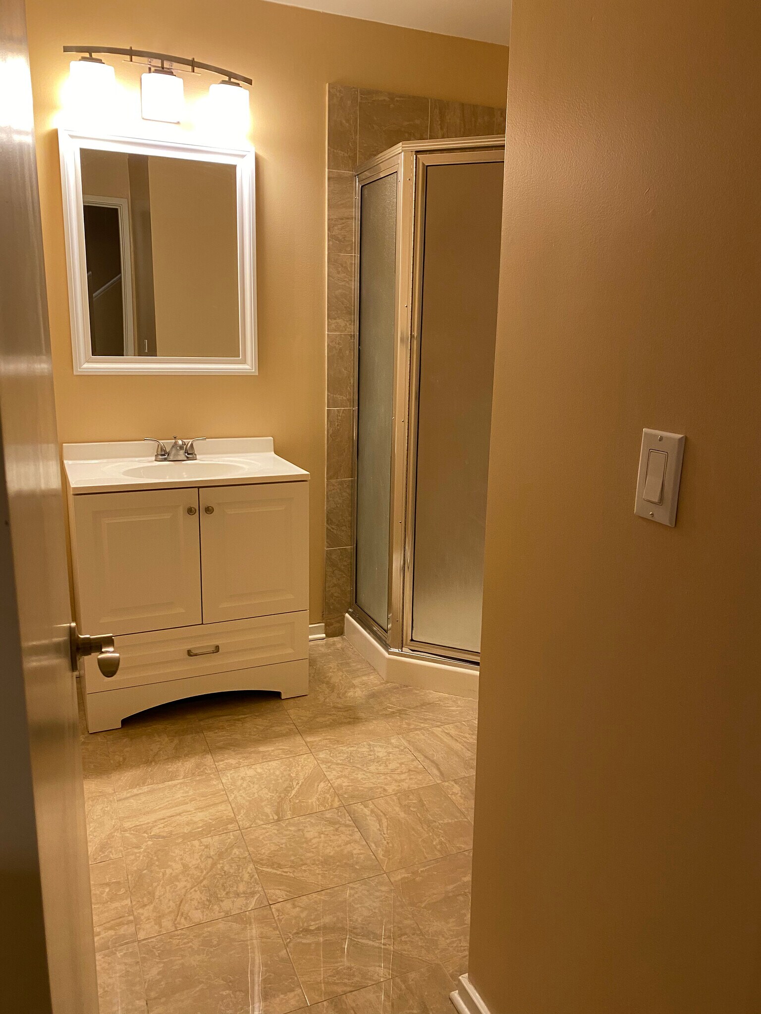 Second bathroom on the first floor. - 1604 Lakeview Blvd E