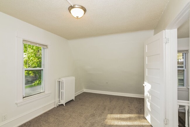 Building Photo - Newly Renovated Single Family Home - GREAT Mpls Location!