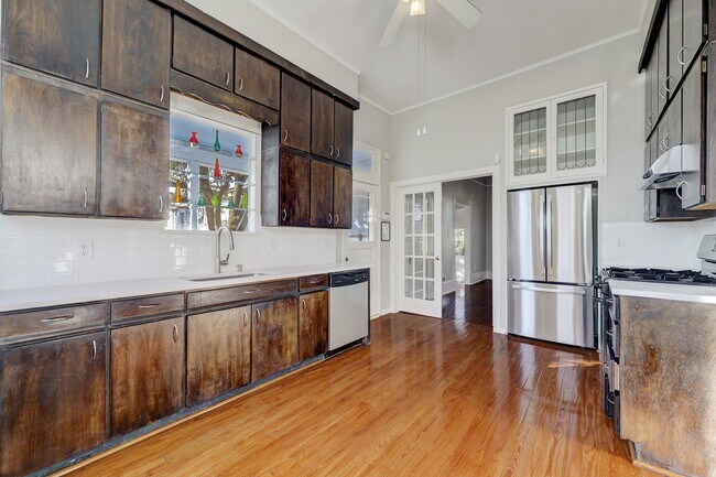 Building Photo - 1229 Heights Blvd