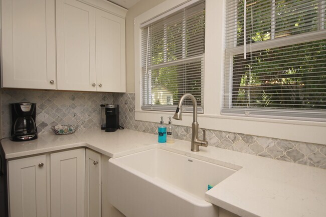 Building Photo - 37 Magnolia Ave SE