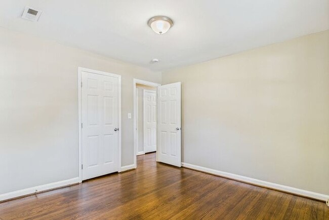 Building Photo - Updated home with New Kitchen, Hardwood Fl...