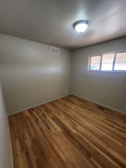 Building Photo - 805 E 1050 N