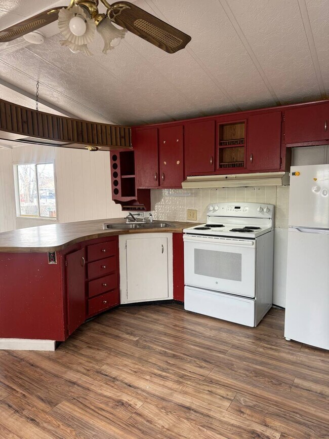 Building Photo - SALINA RENTALS - TRLR #6