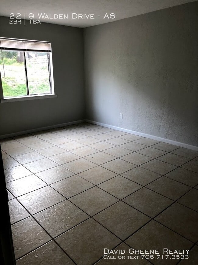Building Photo - 2219 Walden Dr