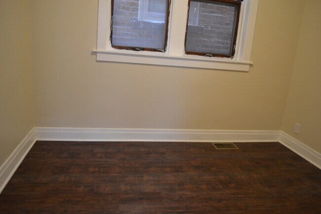 Building Photo - 3759 S Union Ave