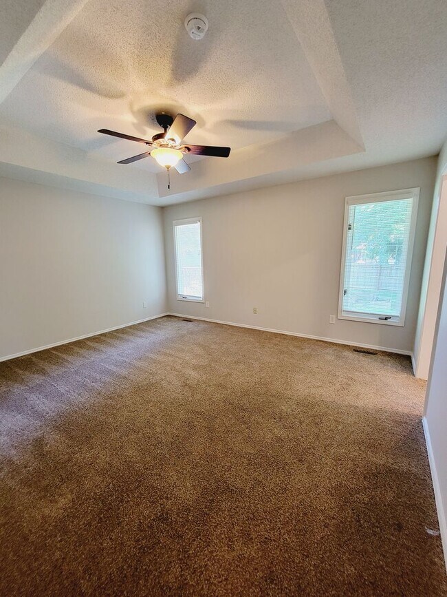 Building Photo - Primrose Market Place Area - Mission Hills Subdivision