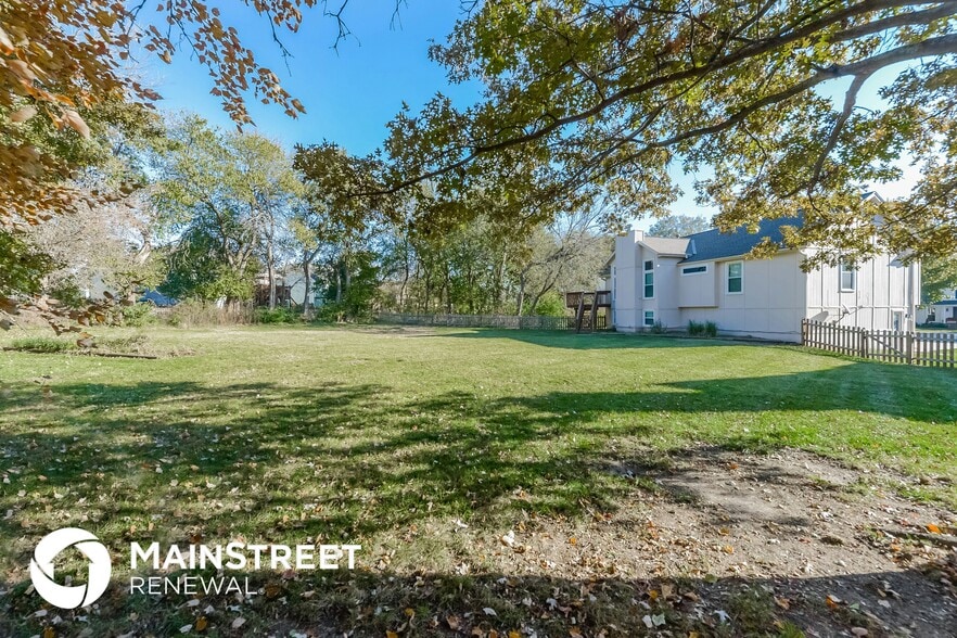 Building Photo - 4050 SW La Harve Dr