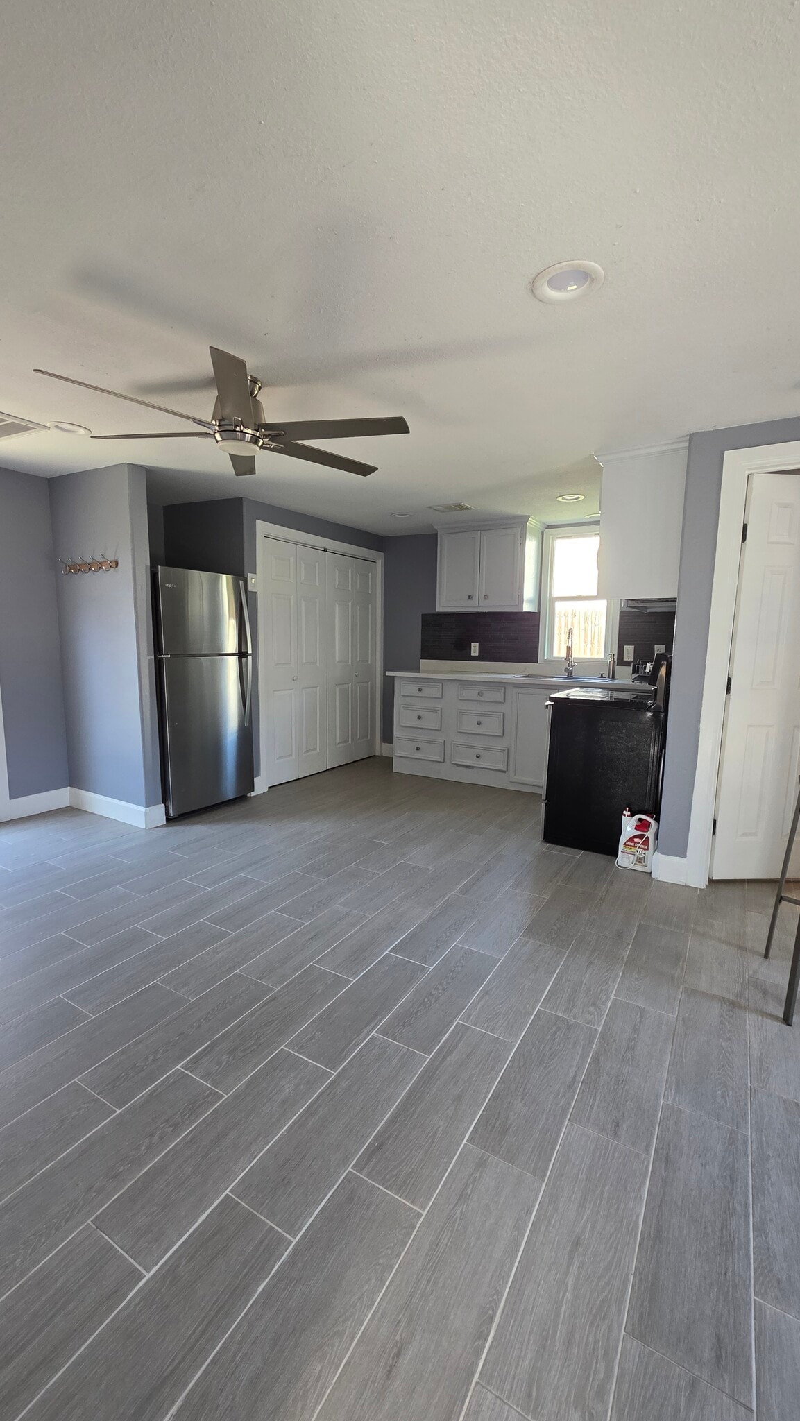 Building Photo - 9426 Sandra St