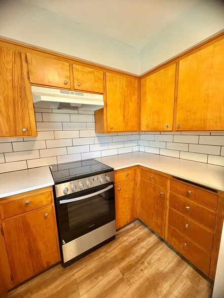 Building Photo - 1703 Springhill Dr NE