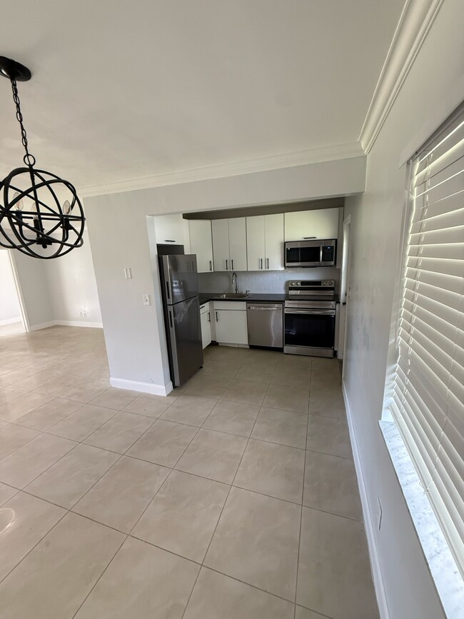 Building Photo - 2247 Taylor St