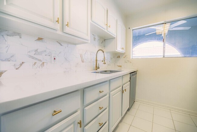 Building Photo - 1650 N 87th Terrace