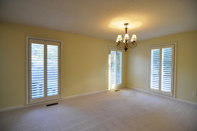 Building Photo - 9405 Hartwick Cir SE