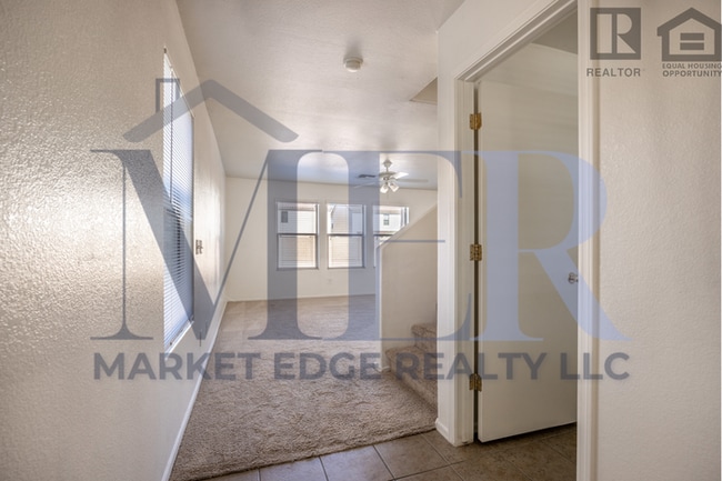 Building Photo - 3Bed/2.5Bath House at Honeycutt Ave/Hogene...