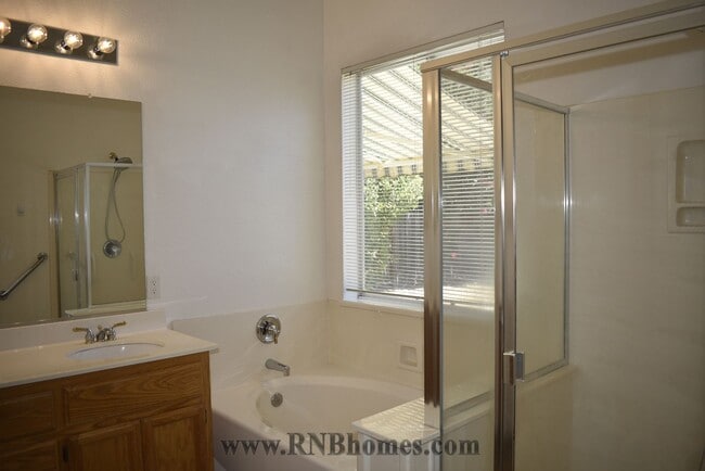 Building Photo - 18 Diggins Dr