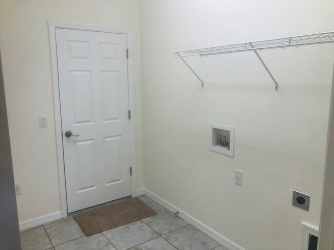 Building Photo - NE Cape Coral Single Family Home