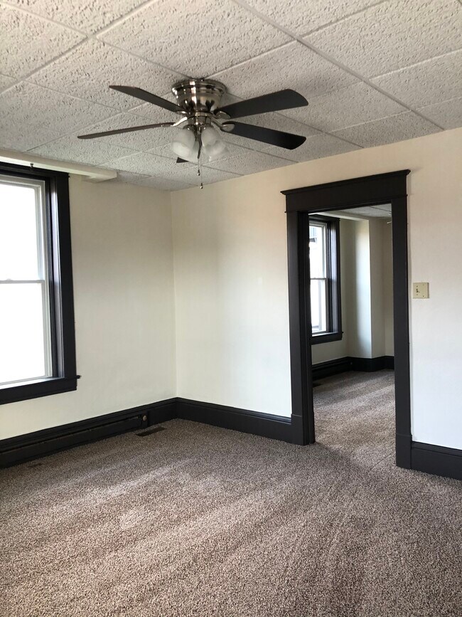 Building Photo - 812 Marshall St