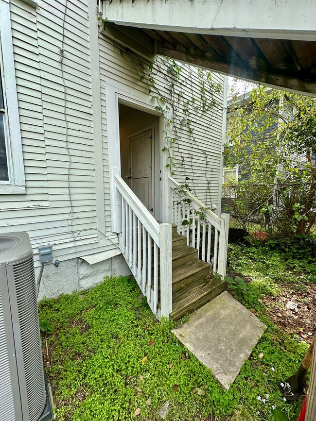Building Photo - 2 BED | 1 BATH | BACKYARD | EASTSIDE (Anderson and E 31st)
