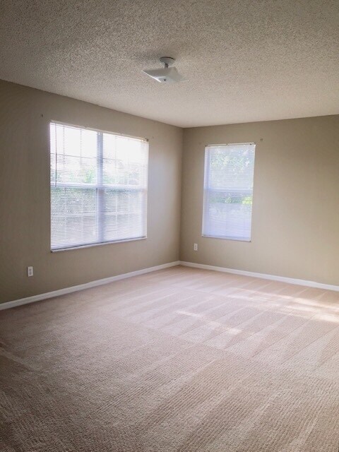 Building Photo - AVALON PARK!MOVE IN NOW! LARGE 5bd 2.5 bat...