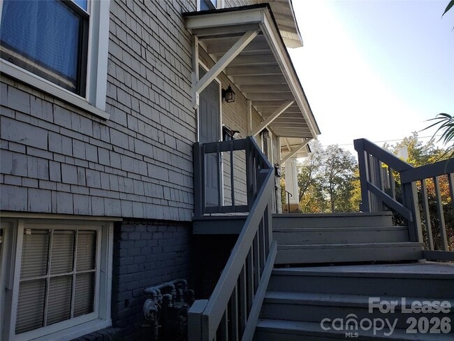 Building Photo - 823 Central Ave