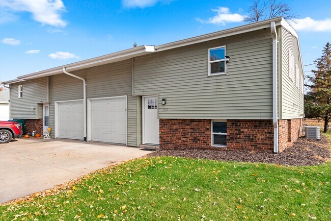 Building Photo - 2804 W Spencer St