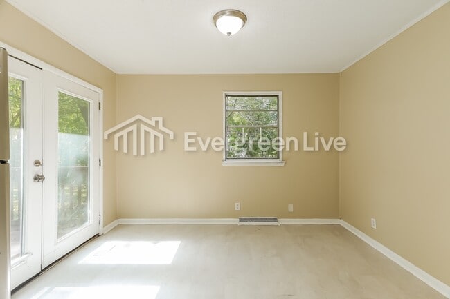 Building Photo - 3342 Cherry Ave