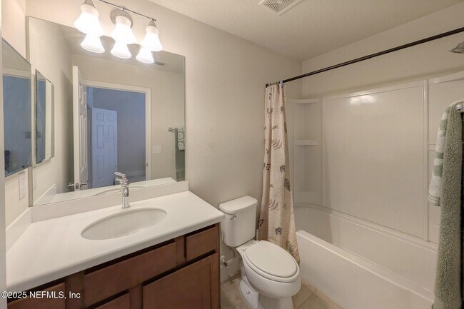 Building Photo - 6846 Roundleaf Dr