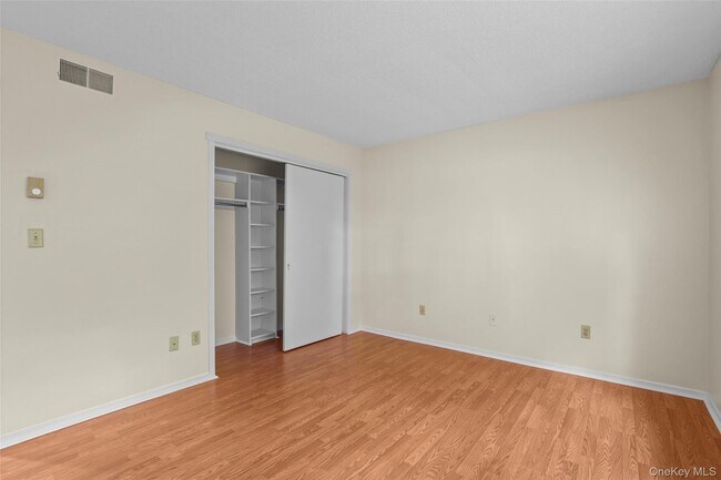Building Photo - 205 Heritage Hills
