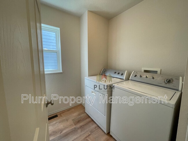 Building Photo - 4783 Calistoga Ln