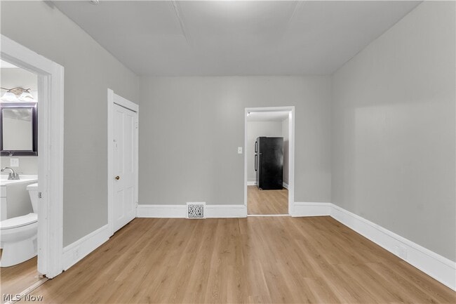 Building Photo - 1345 W 61st St