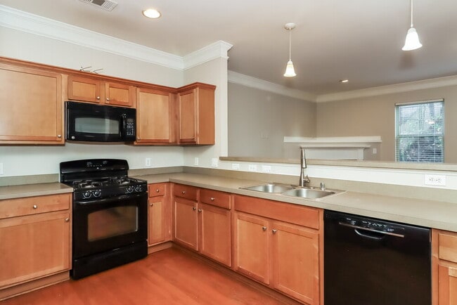 Building Photo - 206 Shaw Dr