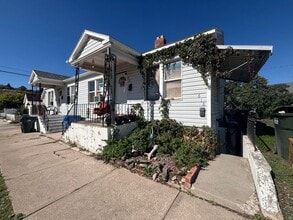 Building Photo - 618-624 W Wyeth