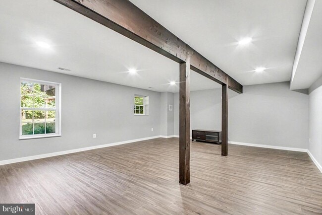 Building Photo - 8052 Buckthorne Run