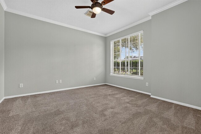 Building Photo - 108 Oak Creek Ln