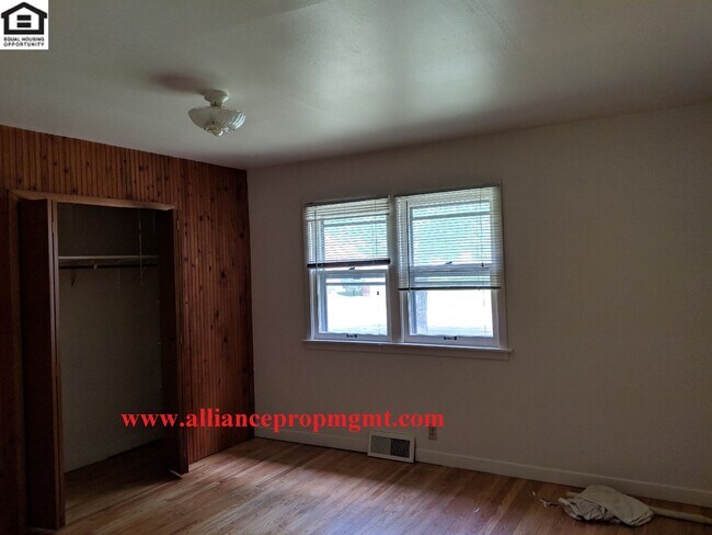 Building Photo - 411S14