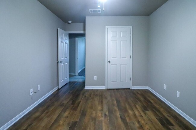 Building Photo - 1614 Shady Ln