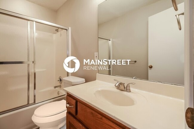 Building Photo - 3 Bedroom Pet-Friendly Home in Kearney, MO with Main Street Renewal