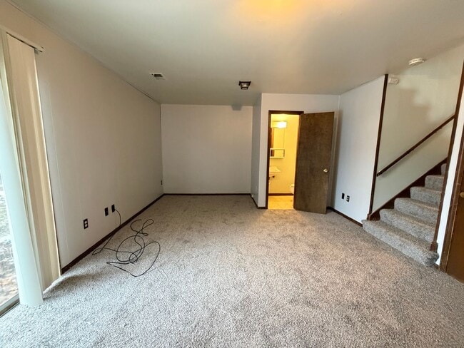 Building Photo - 3992 Camelot Dr SE