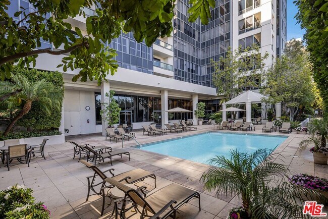 Building Photo - 10724 Wilshire Blvd