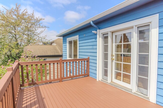 Building Photo - 3Bd/1.75Ba Seattle House