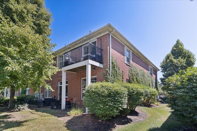 Building Photo - 1116 Kensington Dr