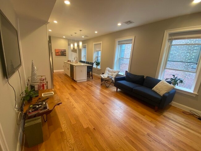 Building Photo - 422 Hanover St