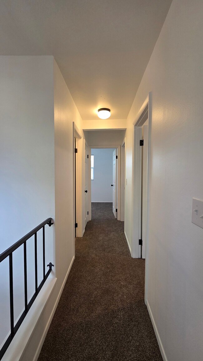 Building Photo - 2205 Friendship Cir