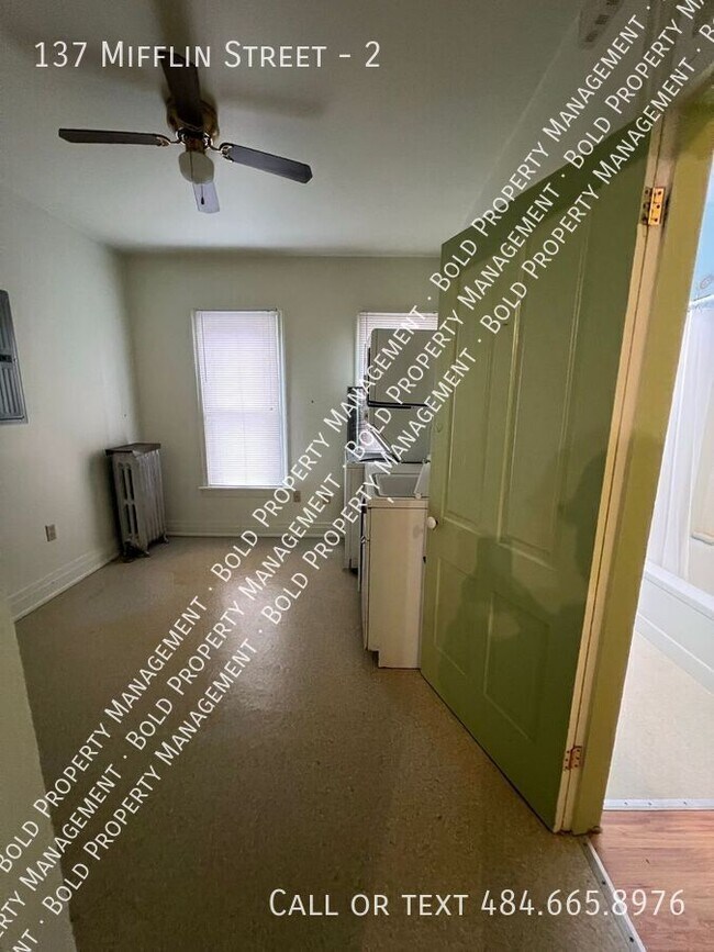 Building Photo - 137 Mifflin St