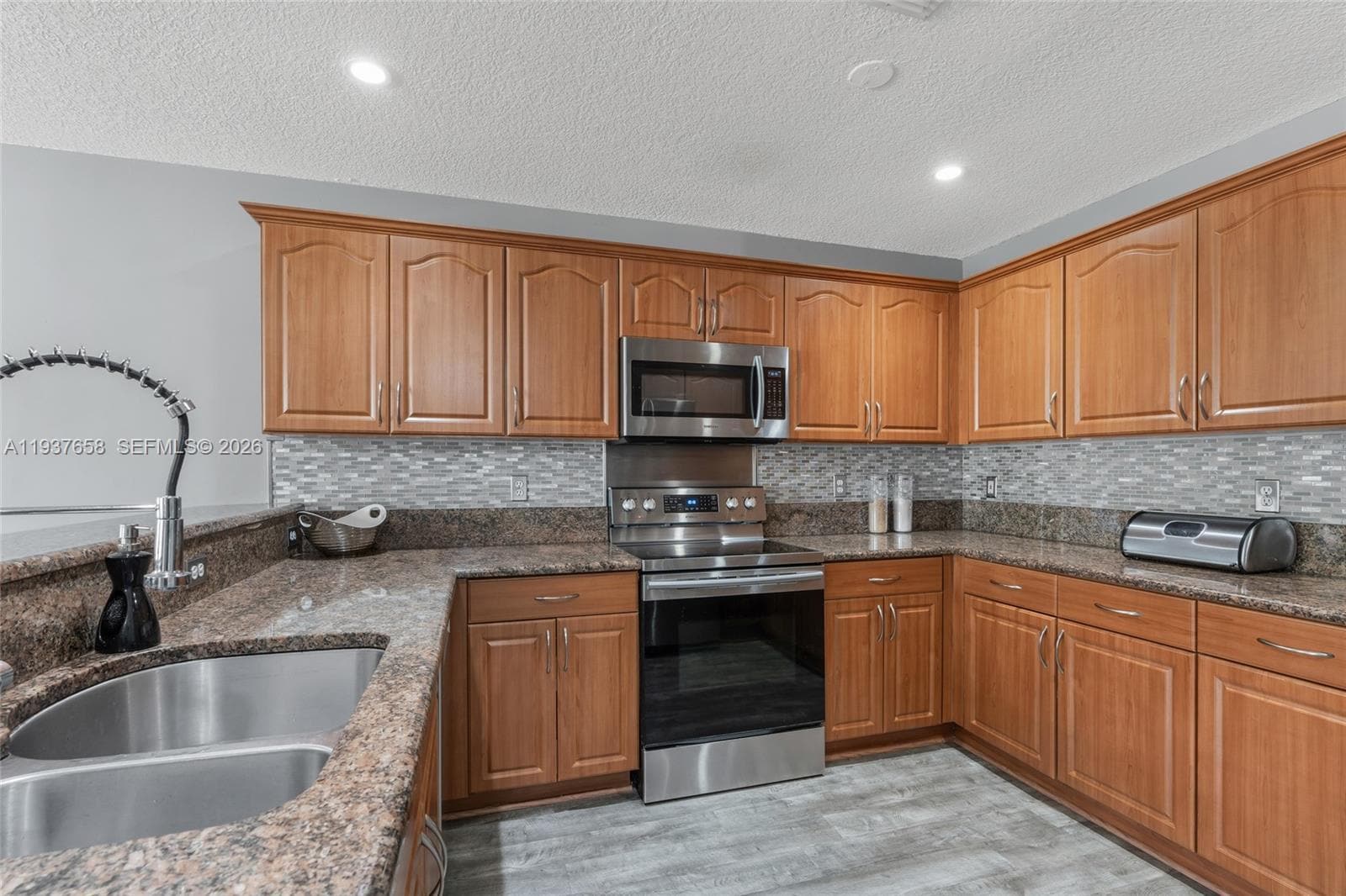 Building Photo - 4055 Eastridge Dr