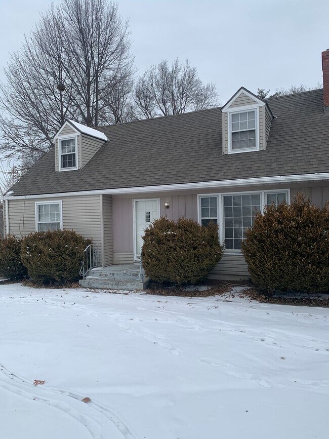 Building Photo - Your Next Home Awaits: 4BR/2BA in Desirable Prairie Village Location!