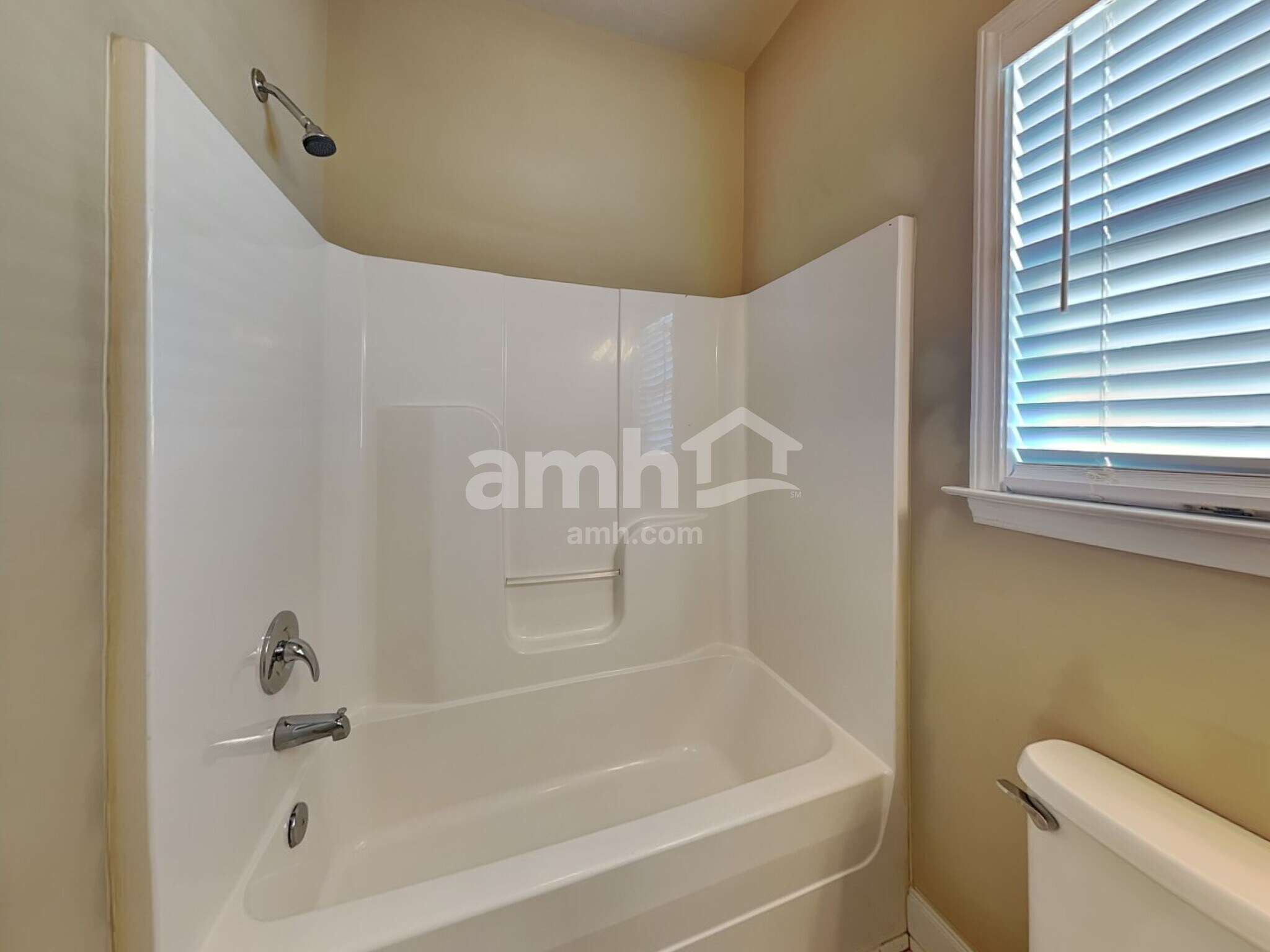 Building Photo - 220 Ash Dr