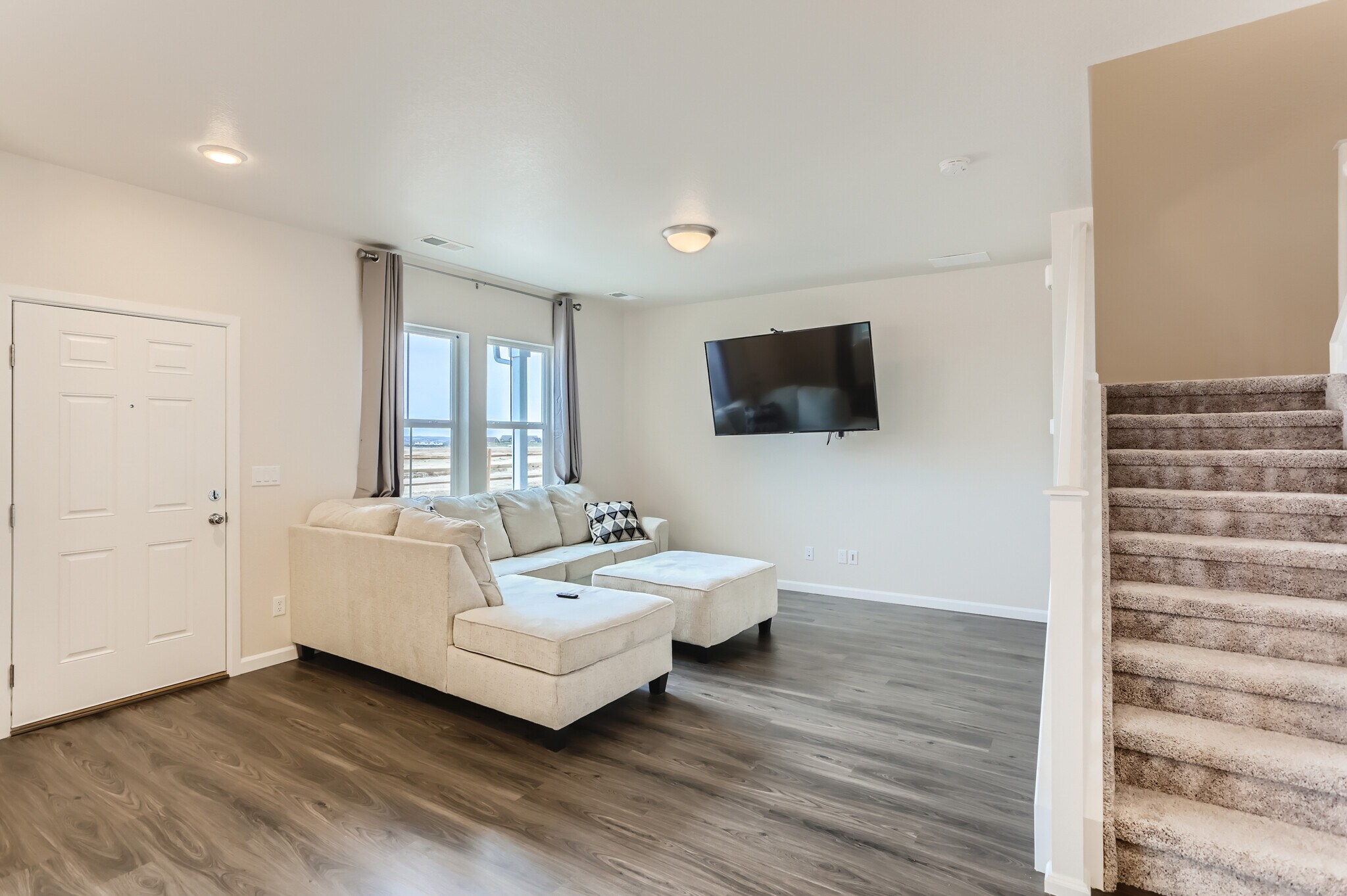 Building Photo - 10565 Paris St