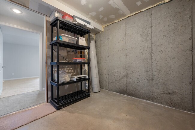 Building Photo - 1376 Alpine Way